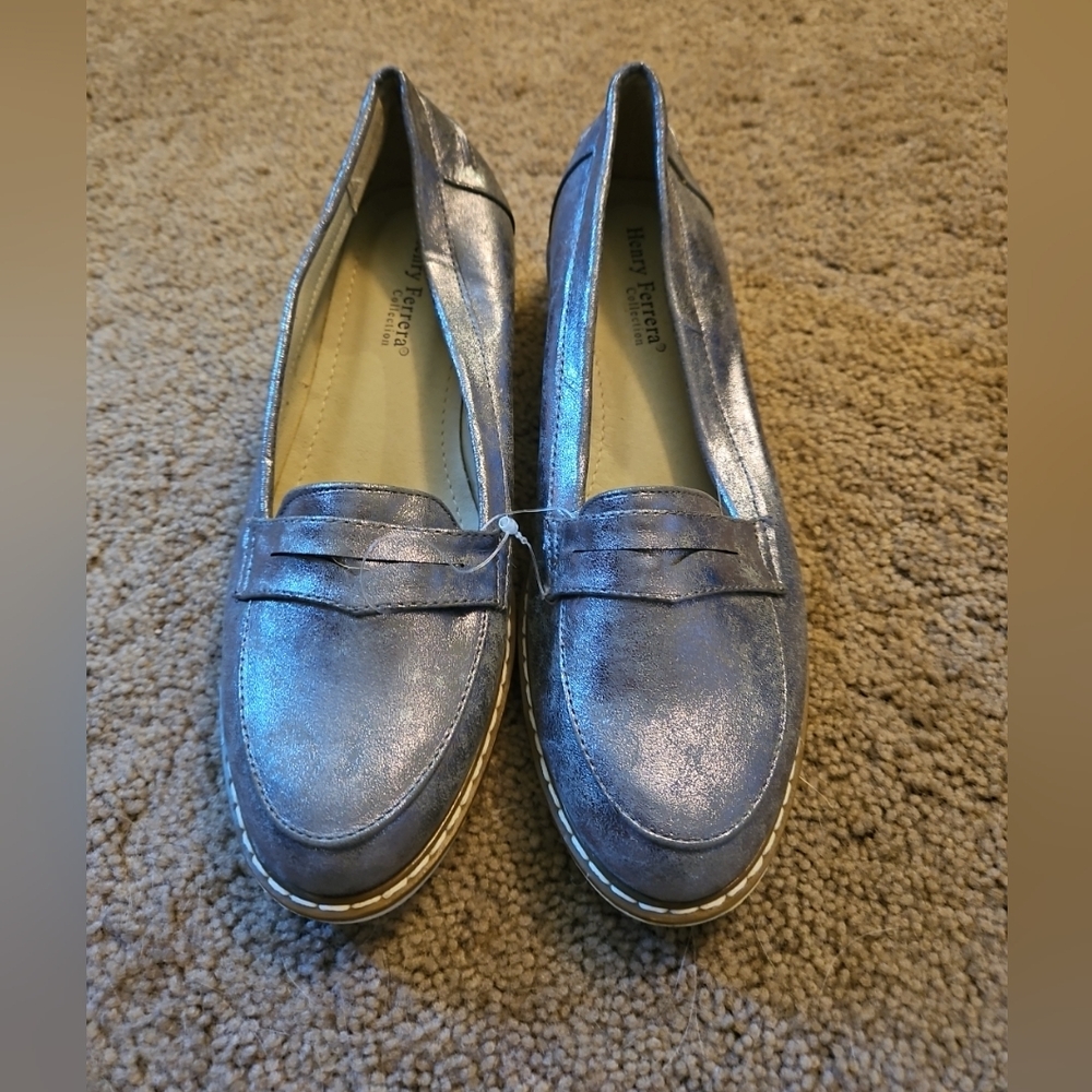 Henry Ferrera Pewter/Silver Loafer Wmns Sz 8.5